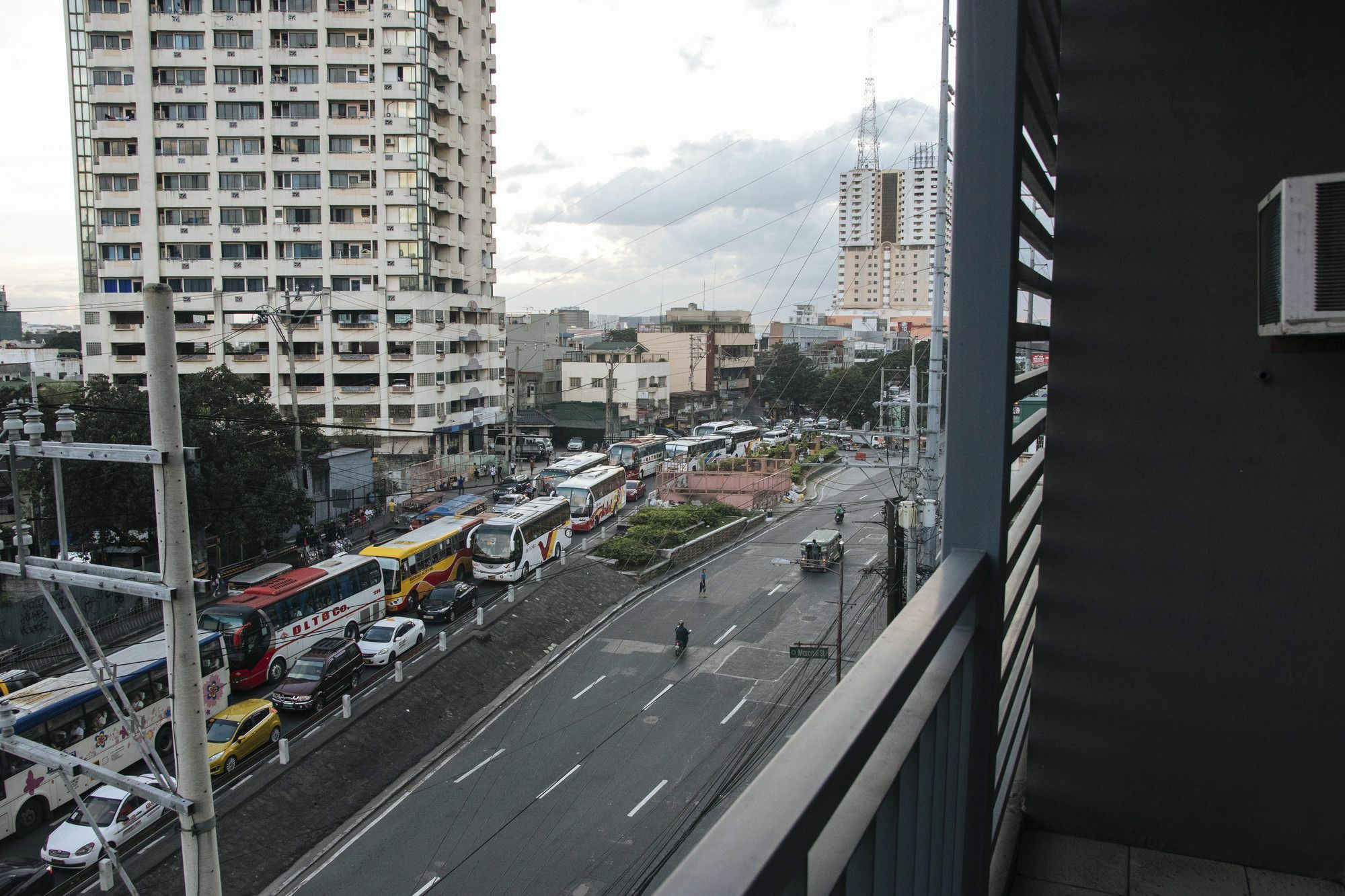 Reddoorz Plus @ Buendia Ave Makati Makati City Екстер'єр фото